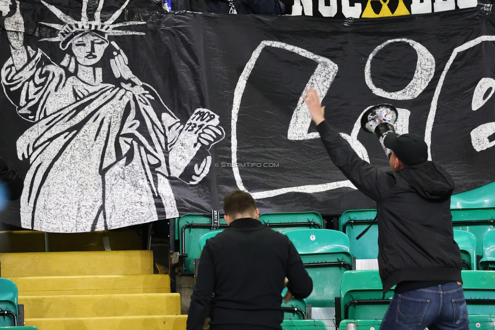 Celtic Glasgow - Sturm Graz
UEFA Europa League Gruppenphase 3. Spieltag, Celtic Glasgow - SK Sturm Graz, Celtic Park Glasgow, 23.10.2025. 

Foto zeigt Fans von Sturm
Schlüsselwörter: vorsaenger