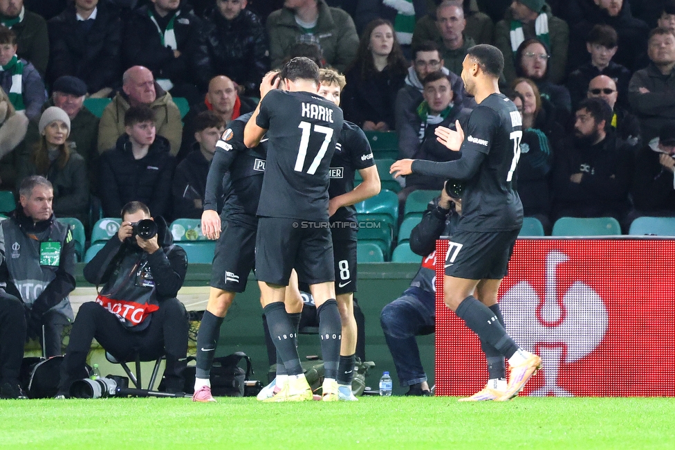 Celtic Glasgow - Sturm Graz
UEFA Europa League Gruppenphase 3. Spieltag, Celtic Glasgow - SK Sturm Graz, Celtic Park Glasgow, 23.10.2025. 

Foto zeigt Tomi Horvat (Sturm) und Emir Karic (Sturm)
Schlüsselwörter: torjubel