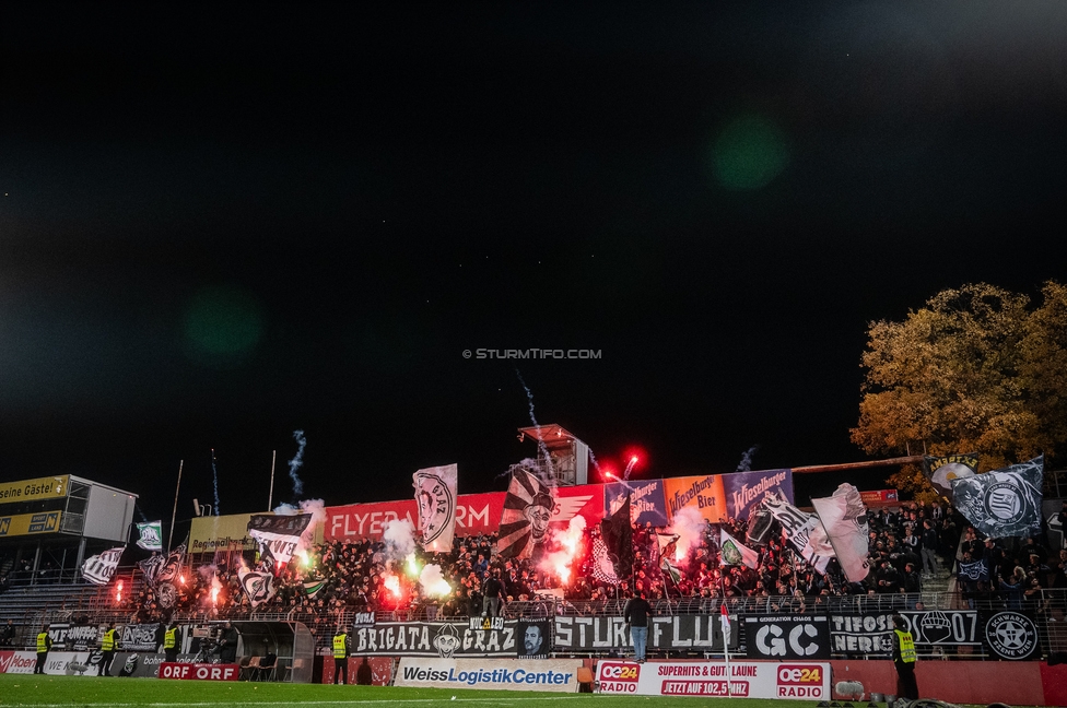 Admira - Sturm Graz
OEFB Cup Achtelfinale, Admira Wacker - SK Sturm Graz, Stadion Suedstadt Maria Enzersdorf, 29.10.2025. 

Foto zeigt Fans von Sturm mit Pyrotechnik
