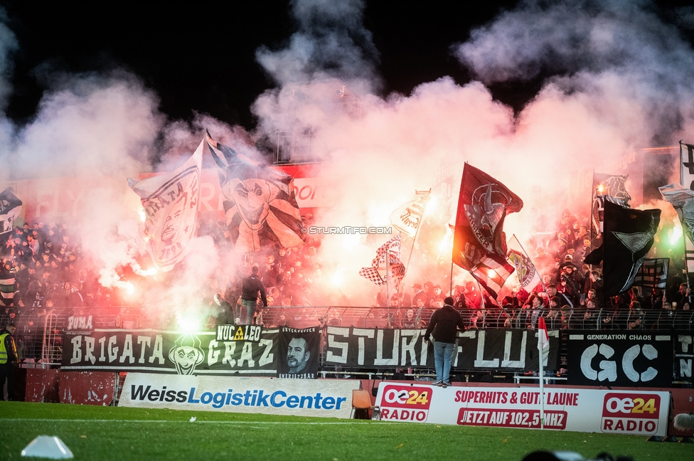 Admira - Sturm Graz
OEFB Cup Achtelfinale, Admira Wacker - SK Sturm Graz, Stadion Suedstadt Maria Enzersdorf, 29.10.2025. 

Foto zeigt Fans von Sturm mit Pyrotechnik
