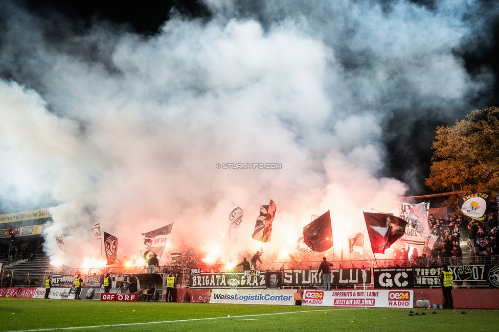 Admira - Sturm Graz
OEFB Cup Achtelfinale, Admira Wacker - SK Sturm Graz, Stadion Suedstadt Maria Enzersdorf, 29.10.2025. 

Foto zeigt Fans von Sturm mit Pyrotechnik
