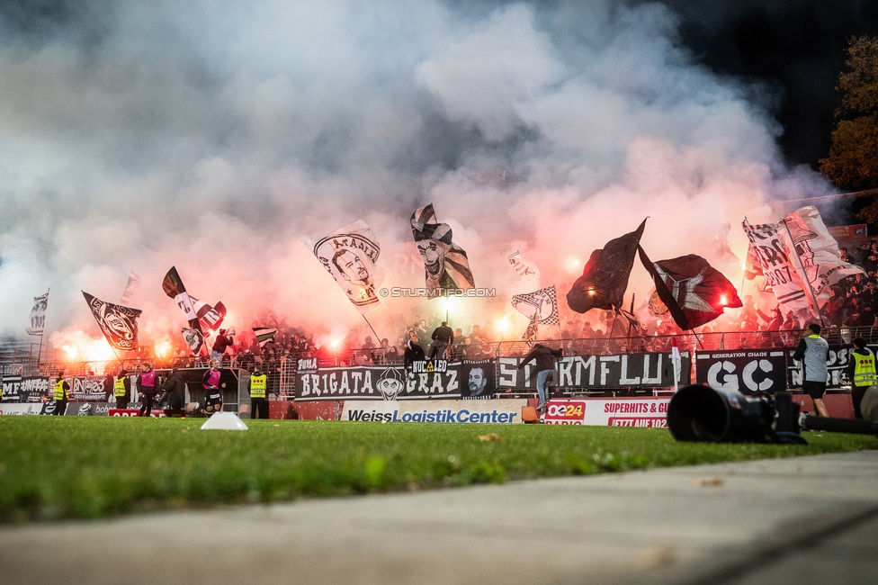 Admira - Sturm Graz
OEFB Cup Achtelfinale, Admira Wacker - SK Sturm Graz, Stadion Suedstadt Maria Enzersdorf, 29.10.2025. 

Foto zeigt Fans von Sturm mit Pyrotechnik
