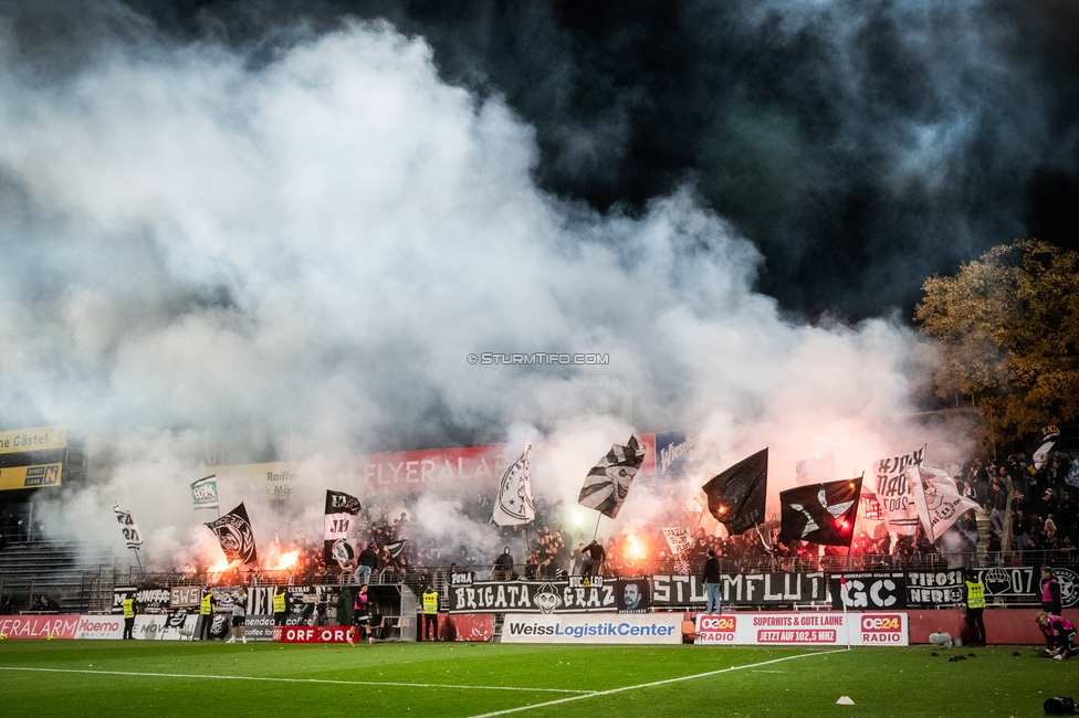 Admira - Sturm Graz
OEFB Cup Achtelfinale, Admira Wacker - SK Sturm Graz, Stadion Suedstadt Maria Enzersdorf, 29.10.2025. 

Foto zeigt Fans von Sturm mit Pyrotechnik
