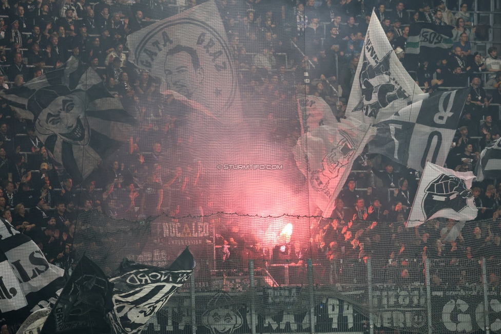 Rapid Wien - Sturm Graz
Oesterreichische Fussball Bundesliga, 12. Runde, SK Rapid Wien - SK Sturm Graz, Weststadion Wien, 02.11.2025. 

Foto zeigt Fans von Sturm
Schlüsselwörter: brigata pyrotechnik