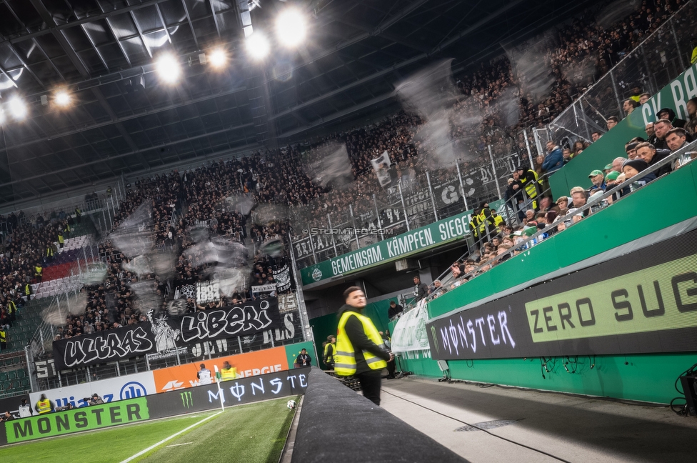 Rapid Wien - Sturm Graz
Oesterreichische Fussball Bundesliga, 12. Runde, SK Rapid Wien - SK Sturm Graz, Weststadion Wien, 02.11.2025. 

Foto zeigt Fans von Sturm mit einem Spruchband
Schlüsselwörter: repression