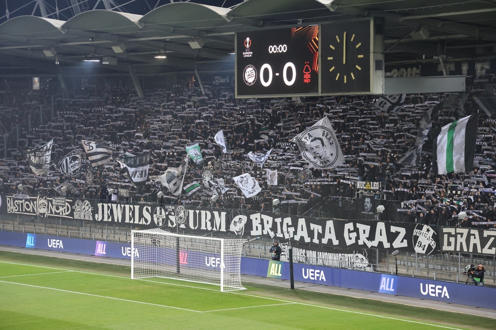 Sturm Graz - Nottingham
UEFA Europa League Gruppenphase 4. Spieltag, SK Sturm Graz - Nottingham Forest, Stadion Liebenau Graz, 06.11.2025. 

Foto zeigt Fans von Sturm
Schlüsselwörter: schals