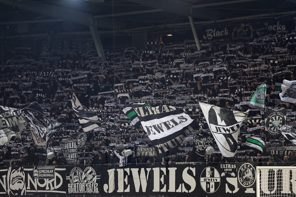 Sturm Graz - Nottingham
UEFA Europa League Gruppenphase 4. Spieltag, SK Sturm Graz - Nottingham Forest, Stadion Liebenau Graz, 06.11.2025. 

Foto zeigt Fans von Sturm
Schlüsselwörter: schals