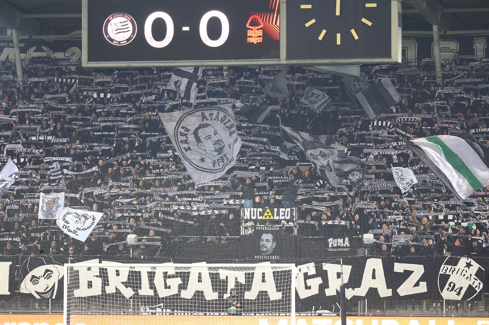 Sturm Graz - Nottingham
UEFA Europa League Gruppenphase 4. Spieltag, SK Sturm Graz - Nottingham Forest, Stadion Liebenau Graz, 06.11.2025. 

Foto zeigt Fans von Sturm
Schlüsselwörter: schals brigata