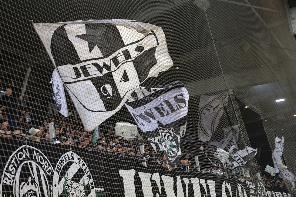 Sturm Graz - Nottingham
UEFA Europa League Gruppenphase 4. Spieltag, SK Sturm Graz - Nottingham Forest, Stadion Liebenau Graz, 06.11.2025. 

Foto zeigt Fans von Sturm
Schlüsselwörter: jewels