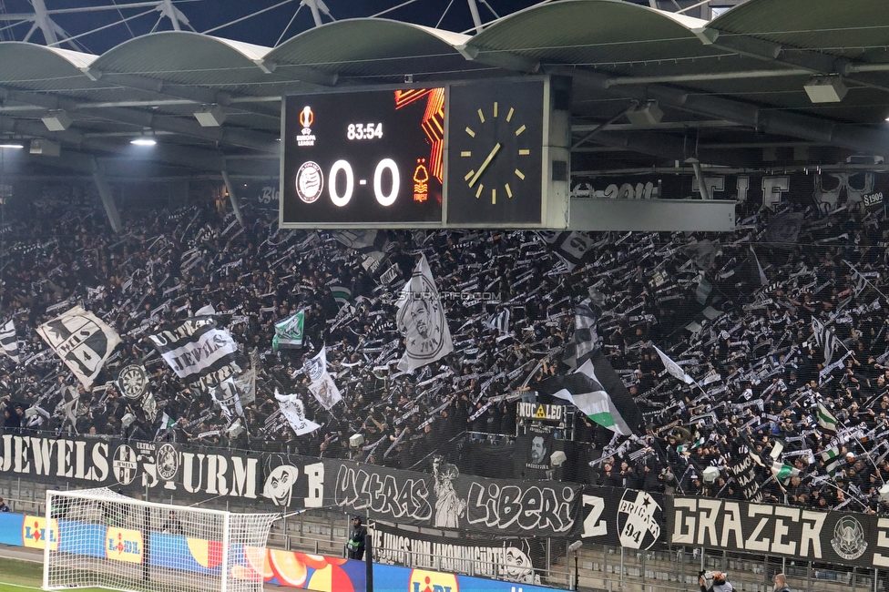 Sturm Graz - Nottingham
UEFA Europa League Gruppenphase 4. Spieltag, SK Sturm Graz - Nottingham Forest, Stadion Liebenau Graz, 06.11.2025. 

Foto zeigt Fans von Sturm
Schlüsselwörter: schals