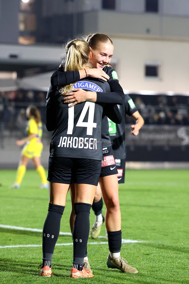 Sturm Damen - Vienna
OEFB Frauen Bundesliga, 12. Runde, SK Sturm Graz Damen - First Vienna, Trainingszentrum Messendorf, 07.11.2025. 

Foto zeigt Sandra Jakobsen (Sturm Damen) und Lena Breznik (Sturm Damen)
