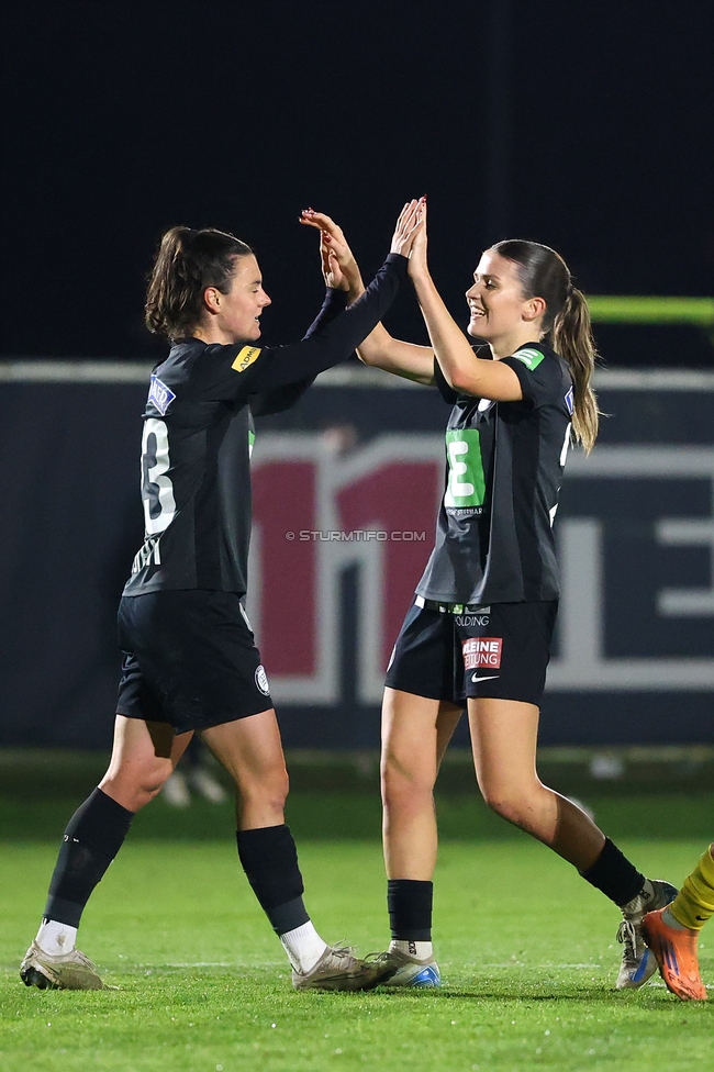 Sturm Damen - Vienna
OEFB Frauen Bundesliga, 12. Runde, SK Sturm Graz Damen - First Vienna, Trainingszentrum Messendorf, 07.11.2025. 

Foto zeigt Zala Kustrin (Sturm Damen) und Marie Spiess (Sturm Damen)
