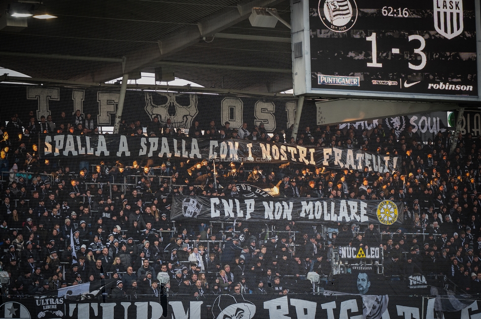 Sturm Graz - LASK
Oesterreichische Fussball Bundesliga, 14. Runde, SK Sturm Graz - LASK, Stadion Liebenau Graz, 23.11.2025. Foto zeigt Fans von Sturm mit einem Spruchband
Schlüsselwörter: carrara