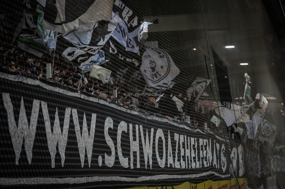 Sturm Graz - LASK
Oesterreichische Fussball Bundesliga, 14. Runde, SK Sturm Graz - LASK, Stadion Liebenau Graz, 23.11.2025. Foto zeigt Fans von Sturm
Schlüsselwörter: schwoazehelfen