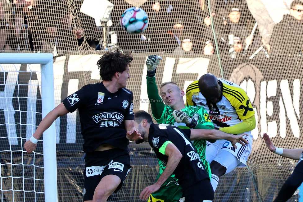 Sturm Graz - LASK
Oesterreichische Fussball Bundesliga, 14. Runde, SK Sturm Graz - LASK, Stadion Liebenau Graz, 23.11.2025. 

Foto zeigt Oliver Christensen (Sturm)
