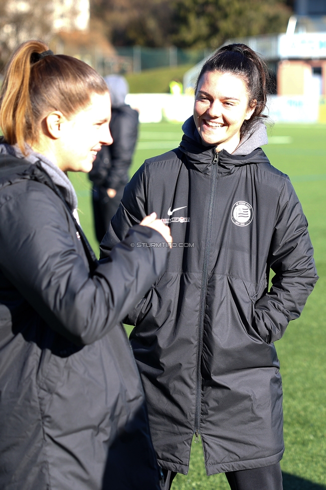 Sturm Damen - Suedburgenland Hartberg
OEFB Frauen Bundesliga, 13. Runde, SK Sturm Graz Damen - SpG Suedburgenland TSV Hartberg, Koralmstadion Deutschlandsberg, 23.11.2025. Foto zeigt Laura Riesenbeck (Sturm Damen) und Zala Kustrin (Sturm Damen)
