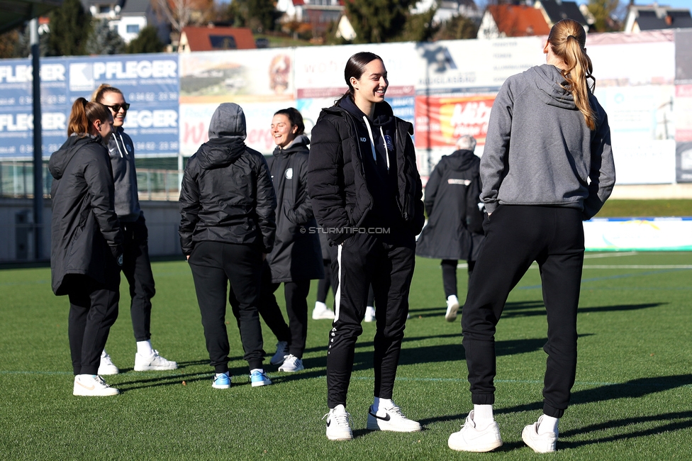 Sturm Damen - Suedburgenland Hartberg
OEFB Frauen Bundesliga, 13. Runde, SK Sturm Graz Damen - SpG Suedburgenland TSV Hartberg, Koralmstadion Deutschlandsberg, 23.11.2025. Foto zeigt die Mannschaft der Sturm Damen
