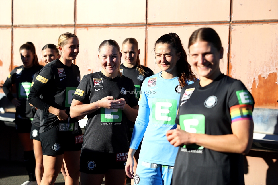 Sturm Damen - Suedburgenland Hartberg
OEFB Frauen Bundesliga, 13. Runde, SK Sturm Graz Damen - SpG Suedburgenland TSV Hartberg, Koralmstadion Deutschlandsberg, 23.11.2025. Foto zeigt die Mannschaft der Sturm Damen
