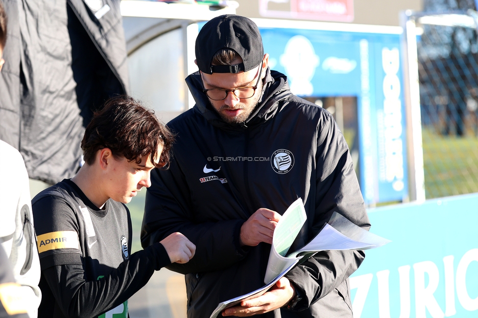 Sturm Damen - Suedburgenland Hartberg
OEFB Frauen Bundesliga, 13. Runde, SK Sturm Graz Damen - SpG Suedburgenland TSV Hartberg, Koralmstadion Deutschlandsberg, 23.11.2025. Foto zeigt Jakob Gschwandner (Assistenztrainer Sturm Damen)
