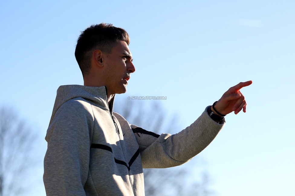 Sturm Damen - Suedburgenland Hartberg
OEFB Frauen Bundesliga, 13. Runde, SK Sturm Graz Damen - SpG Suedburgenland TSV Hartberg, Koralmstadion Deutschlandsberg, 23.11.2025. Foto zeigt Tode Djakovic (Cheftrainer Sturm Damen)
