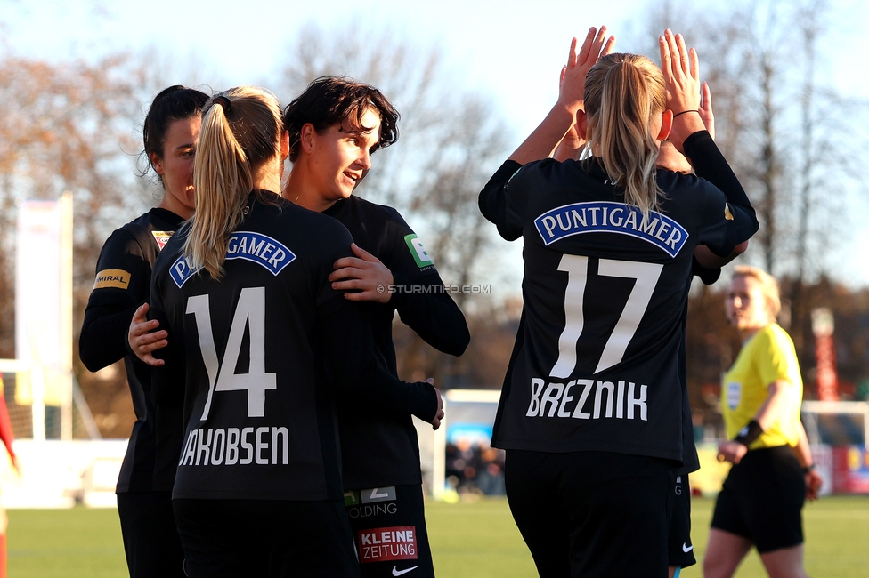 Sturm Damen - Suedburgenland Hartberg
OEFB Frauen Bundesliga, 13. Runde, SK Sturm Graz Damen - SpG Suedburgenland TSV Hartberg, Koralmstadion Deutschlandsberg, 23.11.2025. Foto zeigt die Mannschaft der Sturm Damen
