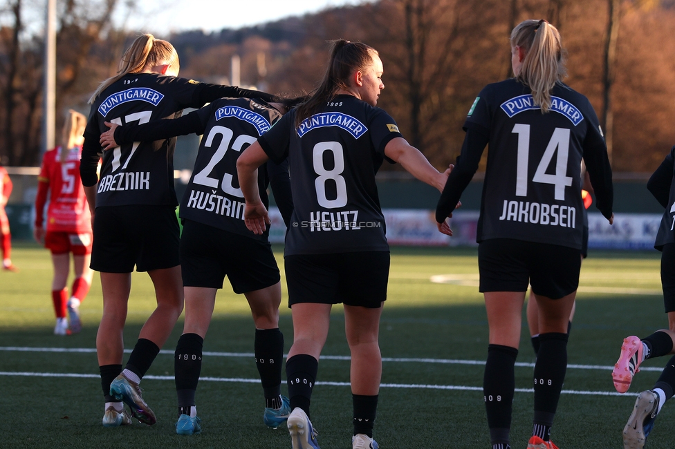 Sturm Damen - Suedburgenland Hartberg
OEFB Frauen Bundesliga, 13. Runde, SK Sturm Graz Damen - SpG Suedburgenland TSV Hartberg, Koralmstadion Deutschlandsberg, 23.11.2025. Foto zeigt die Mannschaft der Sturm Damen
