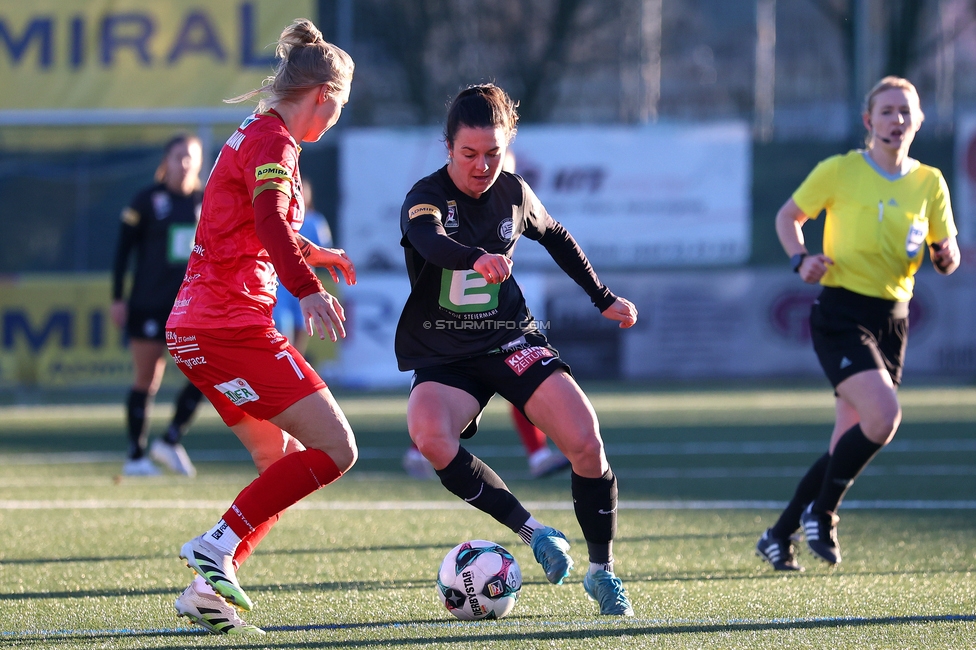 Sturm Damen - Suedburgenland Hartberg
OEFB Frauen Bundesliga, 13. Runde, SK Sturm Graz Damen - SpG Suedburgenland TSV Hartberg, Koralmstadion Deutschlandsberg, 23.11.2025. Foto zeigt Zala Kustrin (Sturm Damen)
