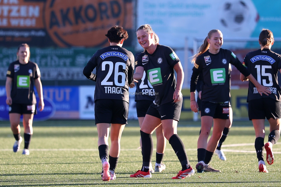 Sturm Damen - Suedburgenland Hartberg
OEFB Frauen Bundesliga, 13. Runde, SK Sturm Graz Damen - SpG Suedburgenland TSV Hartberg, Koralmstadion Deutschlandsberg, 23.11.2025. Foto zeigt Leonie Christin Tragl (Sturm Damen) und Laura Lillholm-Petersen (Sturm Damen)
