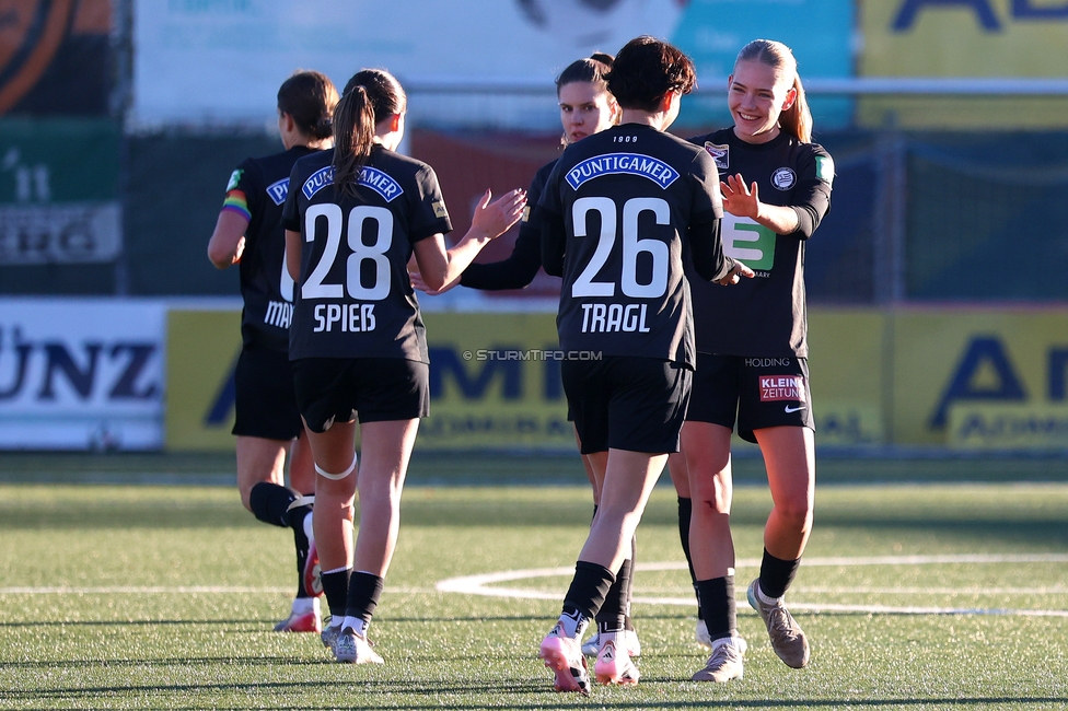 Sturm Damen - Suedburgenland Hartberg
OEFB Frauen Bundesliga, 13. Runde, SK Sturm Graz Damen - SpG Suedburgenland TSV Hartberg, Koralmstadion Deutschlandsberg, 23.11.2025. Foto zeigt Leonie Christin Tragl (Sturm Damen) und Lena Breznik (Sturm Damen)
