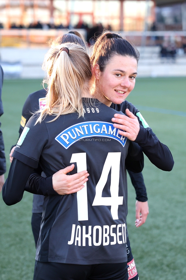 Sturm Damen - Suedburgenland Hartberg
OEFB Frauen Bundesliga, 13. Runde, SK Sturm Graz Damen - SpG Suedburgenland TSV Hartberg, Koralmstadion Deutschlandsberg, 23.11.2025. Foto zeigt Sandra Jakobsen (Sturm Damen) und Zala Kustrin (Sturm Damen)

