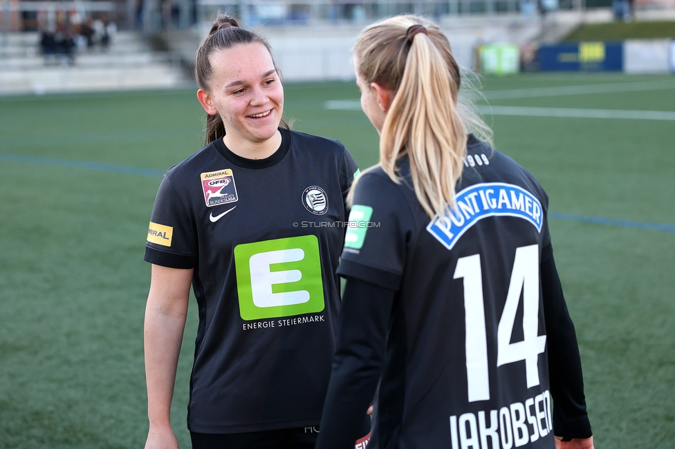 Sturm Damen - Suedburgenland Hartberg
OEFB Frauen Bundesliga, 13. Runde, SK Sturm Graz Damen - SpG Suedburgenland TSV Hartberg, Koralmstadion Deutschlandsberg, 23.11.2025. Foto zeigt Julia Keutz (Sturm Damen) und Sandra Jakobsen (Sturm Damen)
