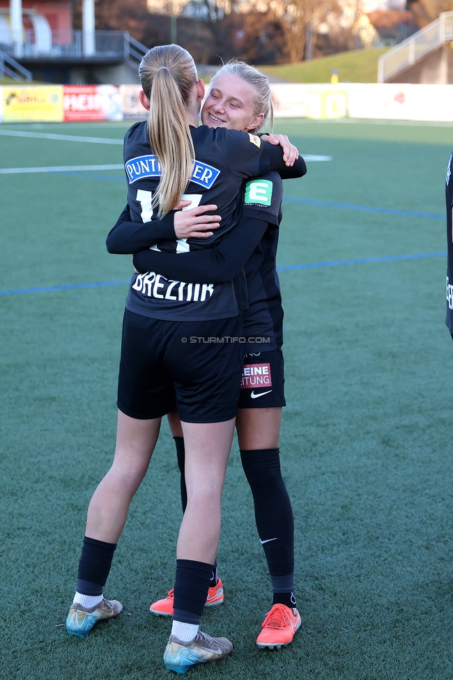Sturm Damen - Suedburgenland Hartberg
OEFB Frauen Bundesliga, 13. Runde, SK Sturm Graz Damen - SpG Suedburgenland TSV Hartberg, Koralmstadion Deutschlandsberg, 23.11.2025. Foto zeigt Lena Breznik (Sturm Damen) und Sandra Jakobsen (Sturm Damen)
