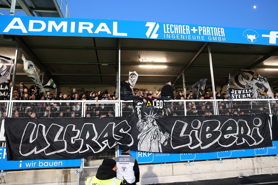 Hartberg - Sturm Graz
Oesterreichische Fussball Bundesliga, 15. Runde, TSV Hartberg - SK Sturm Graz, PROfertil Arena Hartberg, 30.11.2025. Foto zeigt Fans von Sturm
