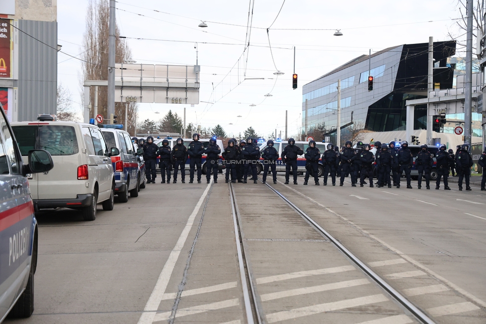 Sturm Graz - GAK
Oesterreichische Fussball Bundesliga, 16. Runde, SK Sturm Graz - Grazer AK, Stadion Liebenau Graz, 07.12.2025. Foto zeigt Polizei
