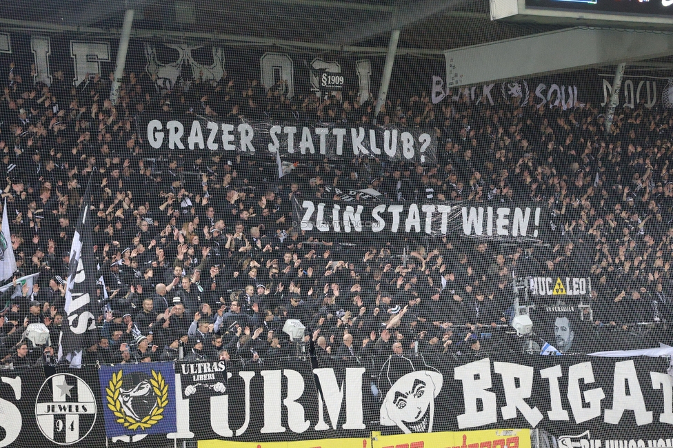 Sturm Graz - GAK
Oesterreichische Fussball Bundesliga, 16. Runde, SK Sturm Graz - Grazer AK, Stadion Liebenau Graz, 07.12.2025. Foto zeigt Fans von Sturm mit einem Spruchband

