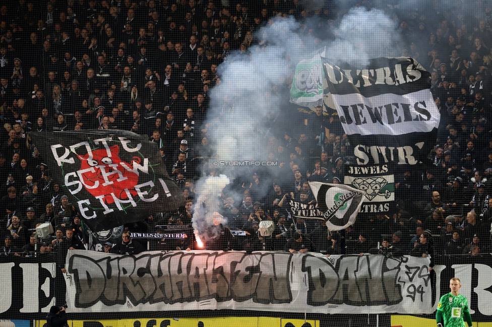 Sturm Graz - GAK
Oesterreichische Fussball Bundesliga, 16. Runde, SK Sturm Graz - Grazer AK, Stadion Liebenau Graz, 07.12.2025. 

Foto zeigt Fans von Sturm mit einem Spruchband
Schlüsselwörter: jewels