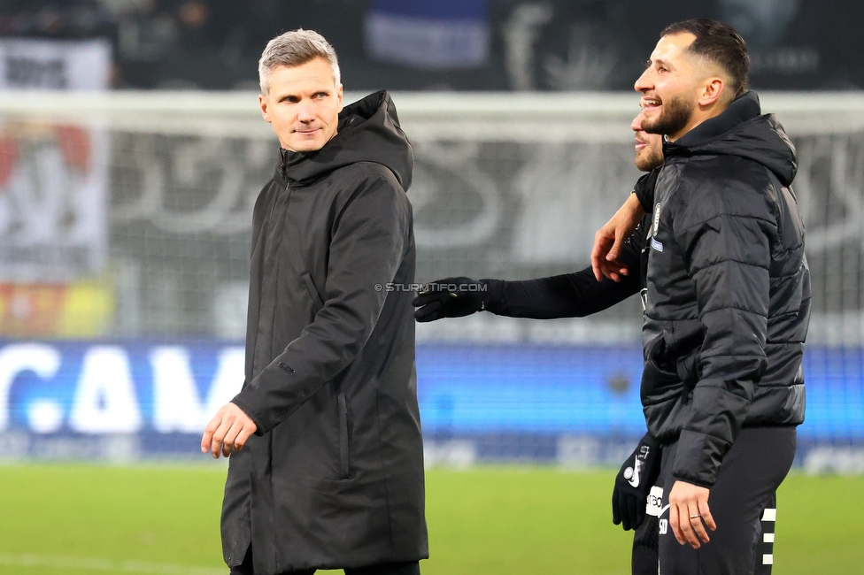 Sturm Graz - GAK
Oesterreichische Fussball Bundesliga, 16. Runde, SK Sturm Graz - Grazer AK, Stadion Liebenau Graz, 07.12.2025. Foto zeigt Michael Parensen (Geschaeftsfuehrer Sport Sturm) und Sargon Duran (Co-Trainer Sturm)
