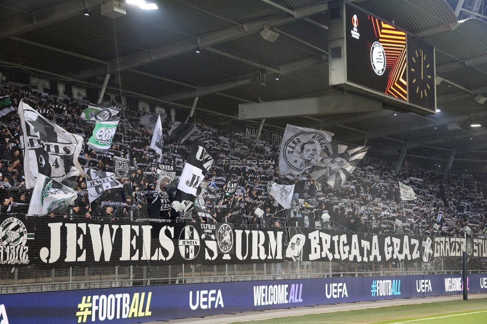 Sturm Graz - Crvena Zvezda
UEFA Europa League Gruppenphase 6. Spieltag, SK Sturm Graz - FK Crvena Zvezda, Stadion Liebenau Graz, 11.12.2025. 

Foto zeigt Fans von Sturm
Schlüsselwörter: schals