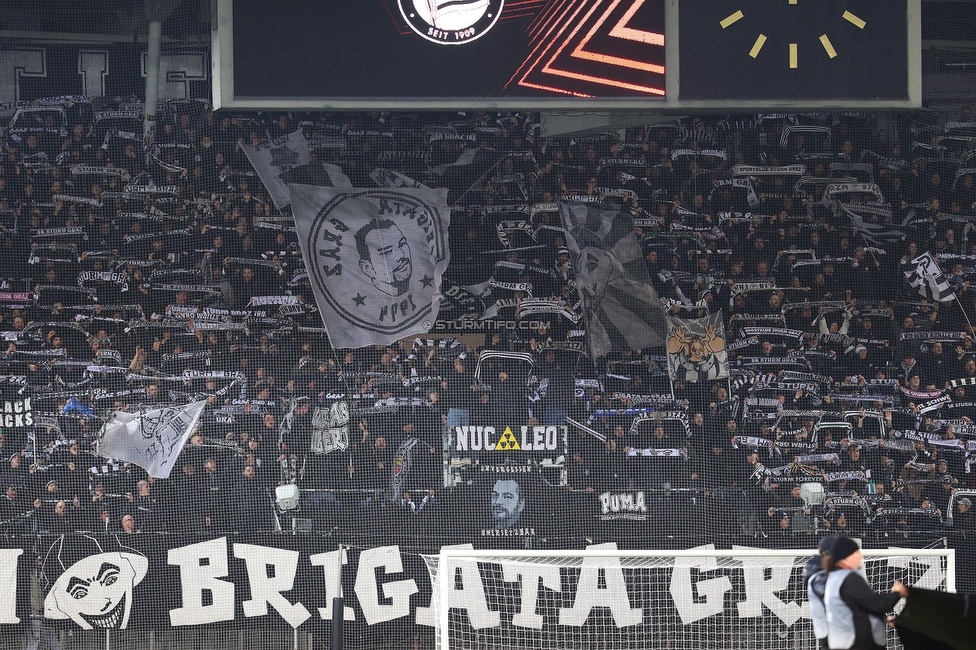 Sturm Graz - Crvena Zvezda
UEFA Europa League Gruppenphase 6. Spieltag, SK Sturm Graz - FK Crvena Zvezda, Stadion Liebenau Graz, 11.12.2025. 

Foto zeigt Fans von Sturm
Schlüsselwörter: schals brigata