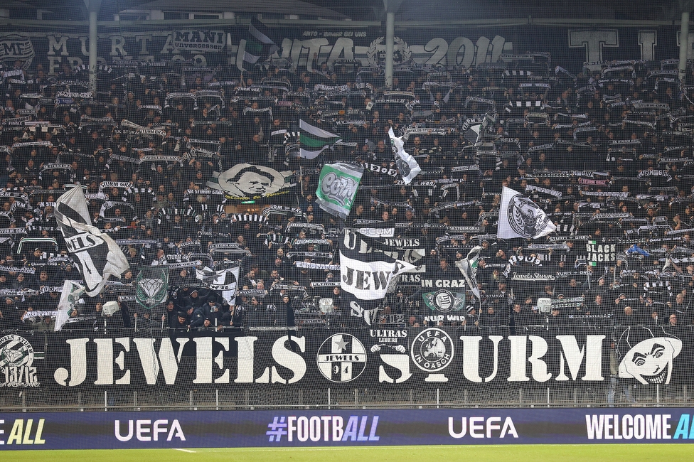 Sturm Graz - Crvena Zvezda
UEFA Europa League Gruppenphase 6. Spieltag, SK Sturm Graz - FK Crvena Zvezda, Stadion Liebenau Graz, 11.12.2025. 

Foto zeigt Fans von Sturm
Schlüsselwörter: schals jewels