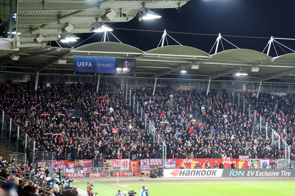 Sturm Graz - Crvena Zvezda
UEFA Europa League Gruppenphase 6. Spieltag, SK Sturm Graz - FK Crvena Zvezda, Stadion Liebenau Graz, 11.12.2025. Foto zeigt Fans von Crvena Zvezda
