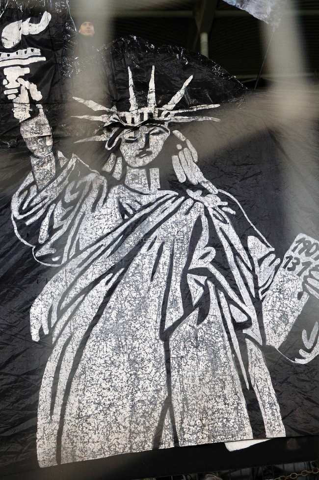 Sturm Graz - Crvena Zvezda
UEFA Europa League Gruppenphase 6. Spieltag, SK Sturm Graz - FK Crvena Zvezda, Stadion Liebenau Graz, 11.12.2025. Foto zeigt Fans von Sturm
Schlüsselwörter: repression