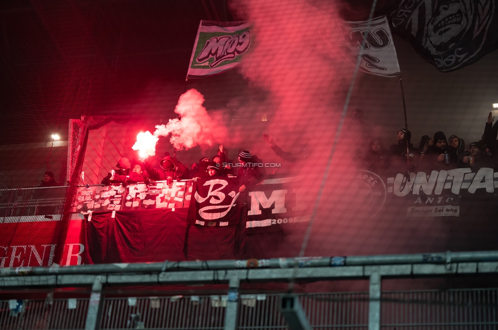 Austria Wien - Sturm Graz
Oesterreichische Fussball Bundesliga, 17. Runde, FK Austria Wien - SK Sturm Graz, Franz Horr Stadion Wien, 14.12.2025. Foto zeigt Fans von Sturm
Schlüsselwörter: pyrotechnik