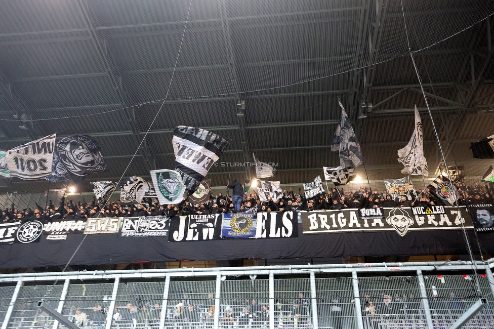 Austria Wien - Sturm Graz
Oesterreichische Fussball Bundesliga, 17. Runde, FK Austria Wien - SK Sturm Graz, Franz Horr Stadion Wien, 14.12.2025. 

Foto zeigt Fans von Sturm
Schlüsselwörter: jewels brigata