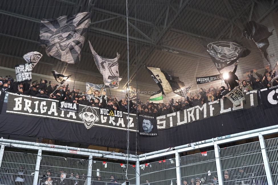 Austria Wien - Sturm Graz
Oesterreichische Fussball Bundesliga, 17. Runde, FK Austria Wien - SK Sturm Graz, Franz Horr Stadion Wien, 14.12.2025. 

Foto zeigt Fans von Sturm
Schlüsselwörter: brigata sturmflut