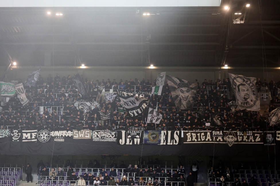 Austria Wien - Sturm Graz
Oesterreichische Fussball Bundesliga, 17. Runde, FK Austria Wien - SK Sturm Graz, Franz Horr Stadion Wien, 14.12.2025. 

Foto zeigt Fans von Sturm
