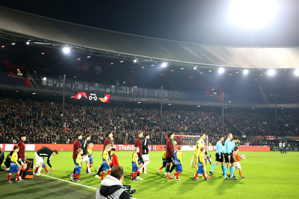 Feyenoord - Sturm Graz
UEFA Europa League Gruppenphase 7. Spieltag, Feyenoord Rotterdam - SK Sturm Graz, Stadion Feijenoord Rotterdam, 22.01.2026. Foto zeigt die Mannschaft von Sturm und Fans von Sturm
