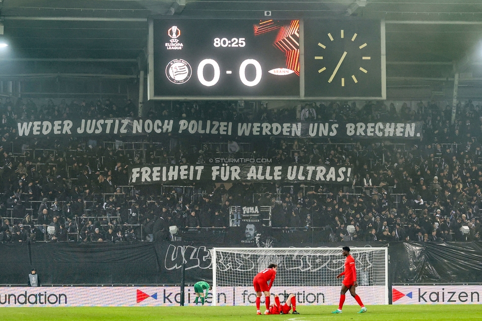 Sturm Graz - Brann Bergen
UEFA Europa League Gruppenphase 8. Spieltag, SK Sturm Graz - SK Brann Bergen, Stadion Liebenau Graz, 29.01.2026. Foto zeigt Fans von Sturm mit einem Spruchband
