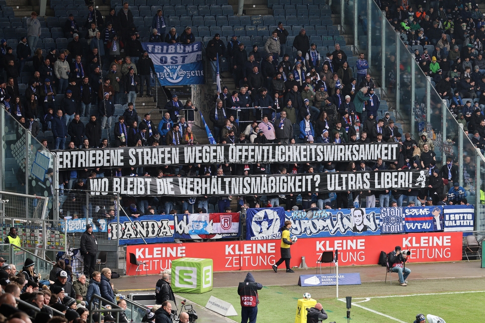 Sturm Graz - BW Linz
Oesterreichische Fussball Bundesliga, 20. Runde, SK Sturm Graz - FC Blau-Weiss Linz, Stadion Liebenau Graz, 22.02.2026. 

Foto zeigt Fans von Linz mit einem Spruchband
Schlüsselwörter: repression
