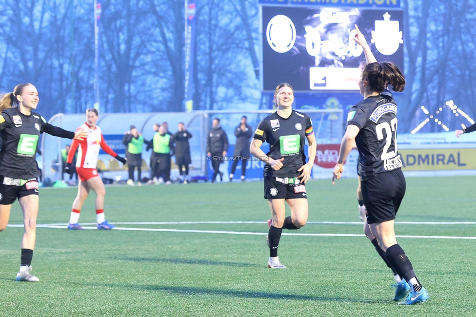 Sturm Damen - RB Salzburg
OEFB Frauen Bundesliga, 15. Runde, SK Sturm Graz Damen - RB Salzburg, Koralmstadion Deutschlandsberg , 21.02.2026. Foto zeigt Lena Breznik (Sturm Damen), Sophie Maierhofer (Sturm Damen) und Zala Kustrin (Sturm Damen)
